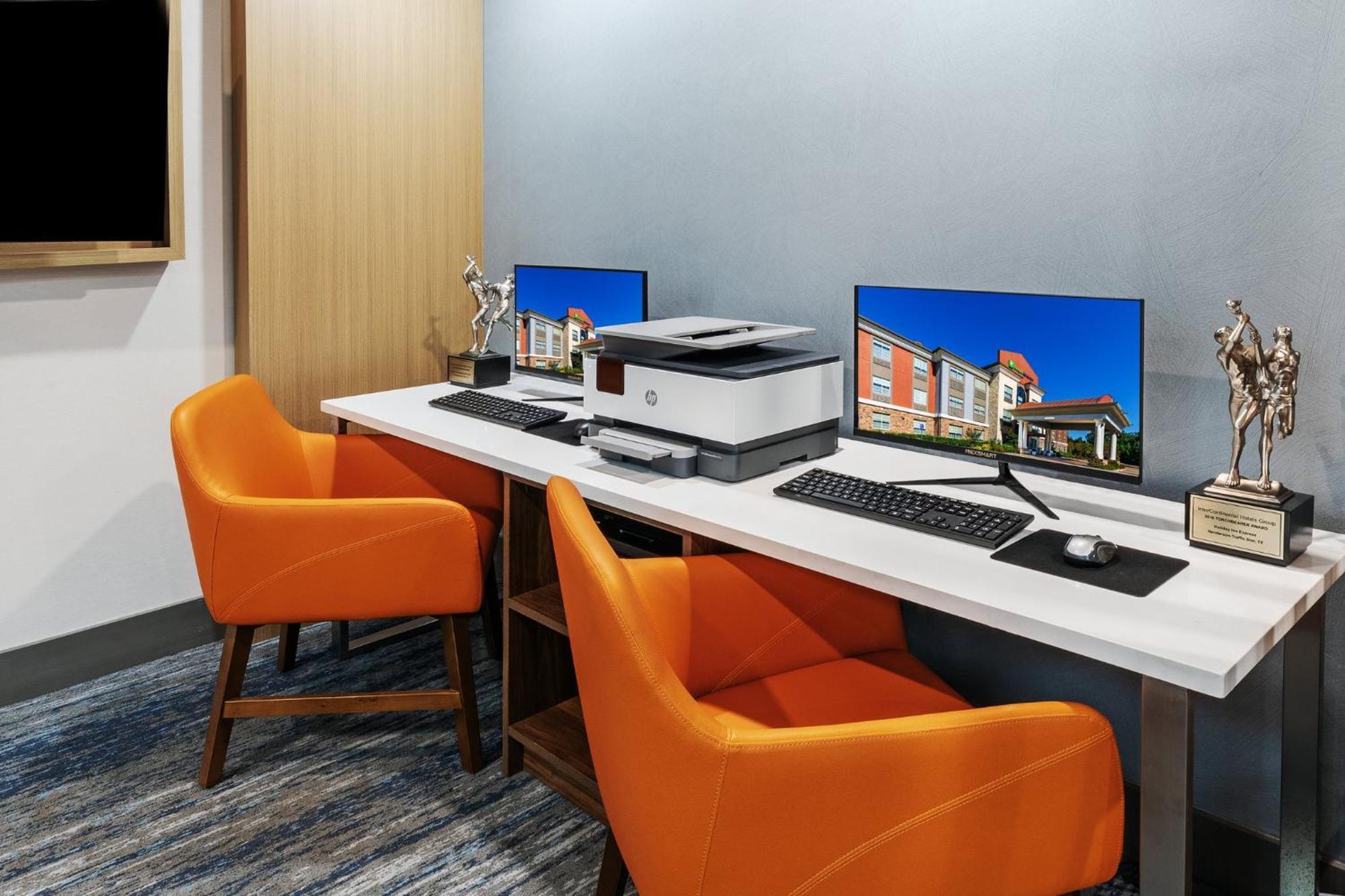 Holiday Inn Express Hotel & Suites Henderson - Traffic Star By Ihg מראה חיצוני תמונה