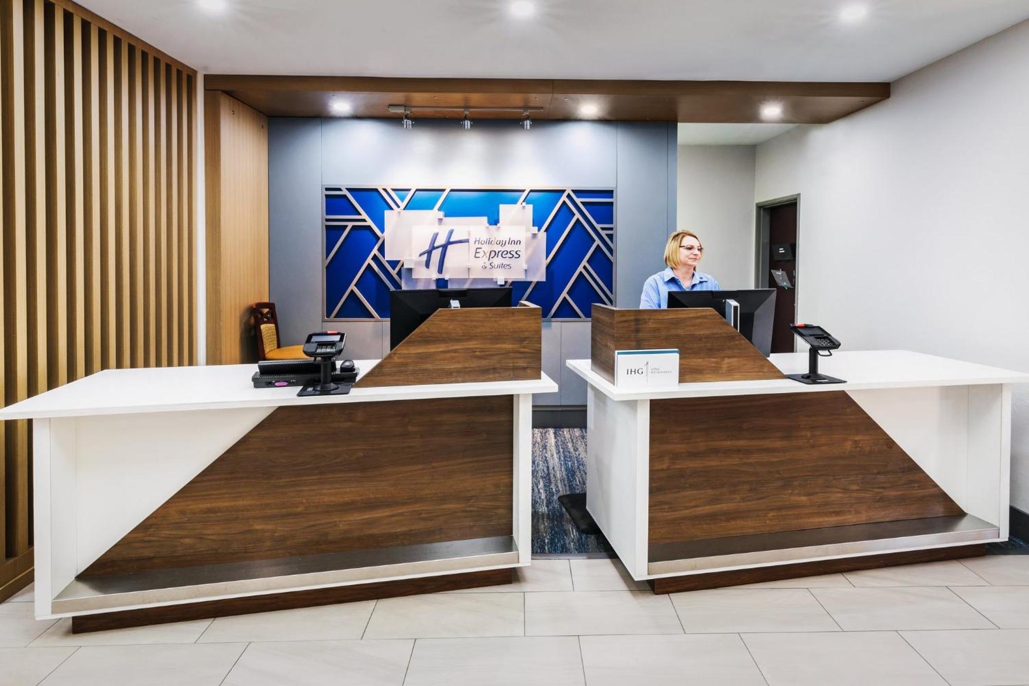 Holiday Inn Express Hotel & Suites Henderson - Traffic Star By Ihg מראה חיצוני תמונה