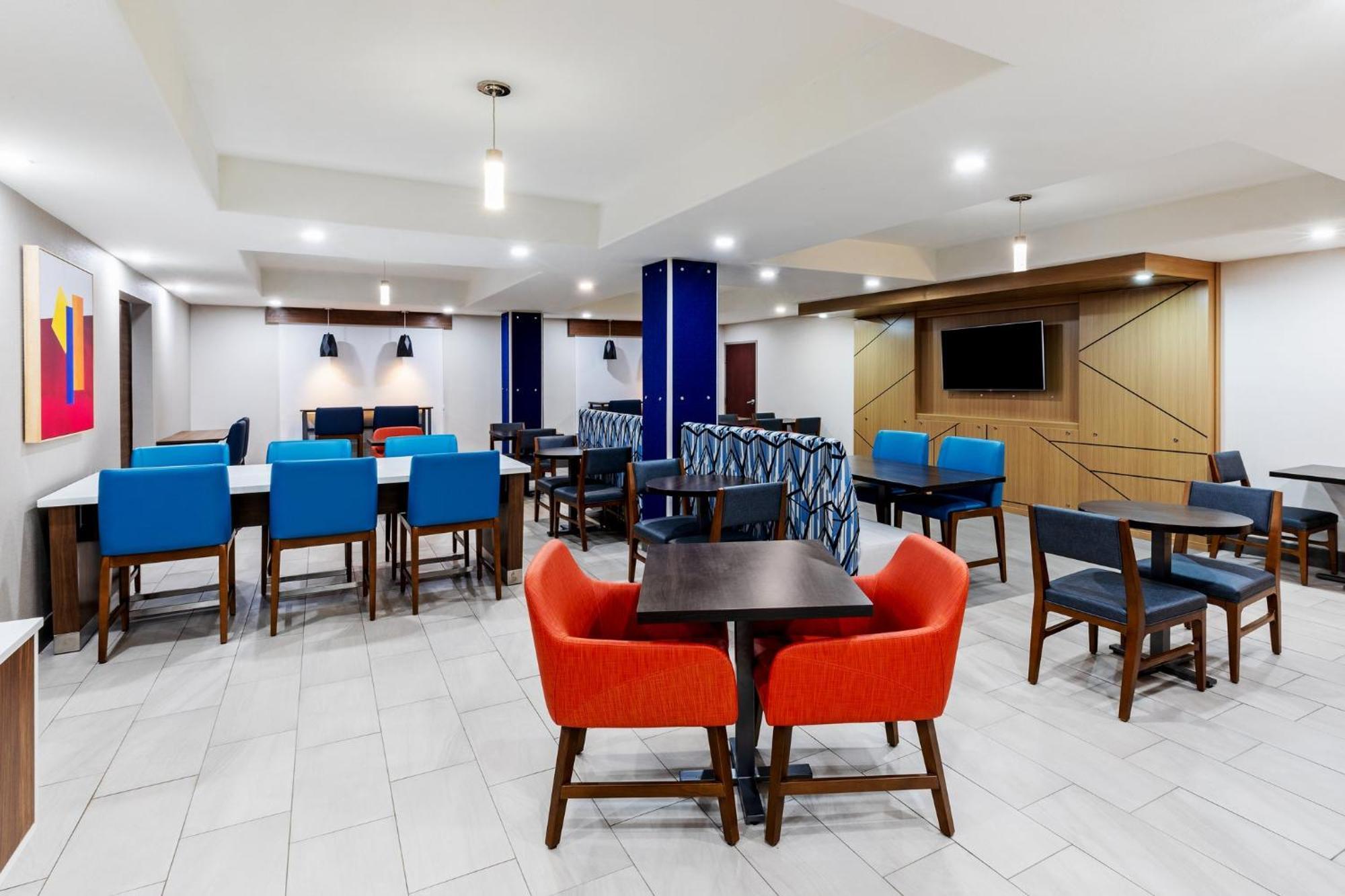 Holiday Inn Express Hotel & Suites Henderson - Traffic Star By Ihg מראה חיצוני תמונה