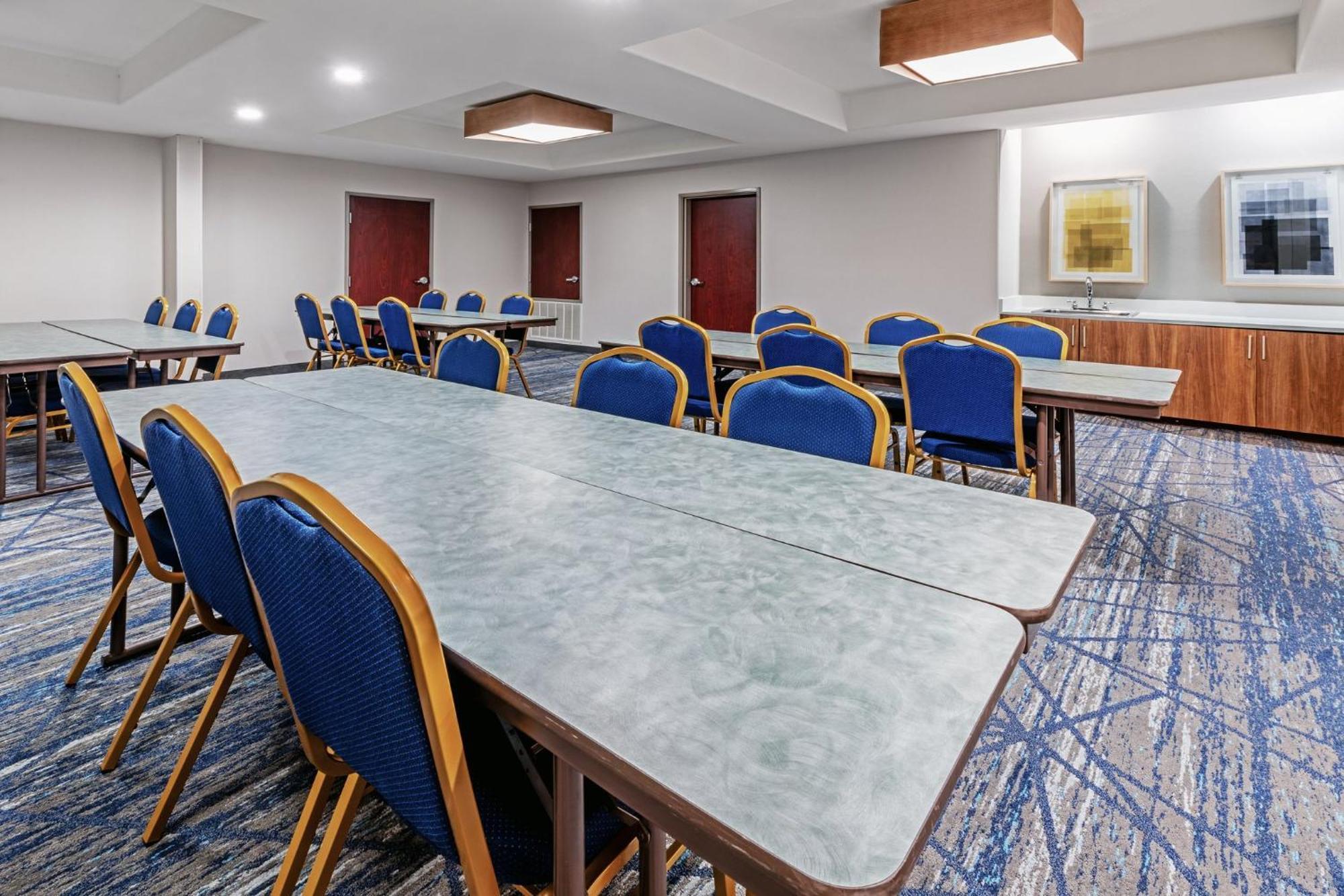 Holiday Inn Express Hotel & Suites Henderson - Traffic Star By Ihg מראה חיצוני תמונה