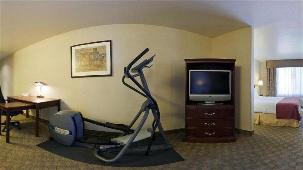 Holiday Inn Express Hotel & Suites Henderson - Traffic Star By Ihg מראה חיצוני תמונה
