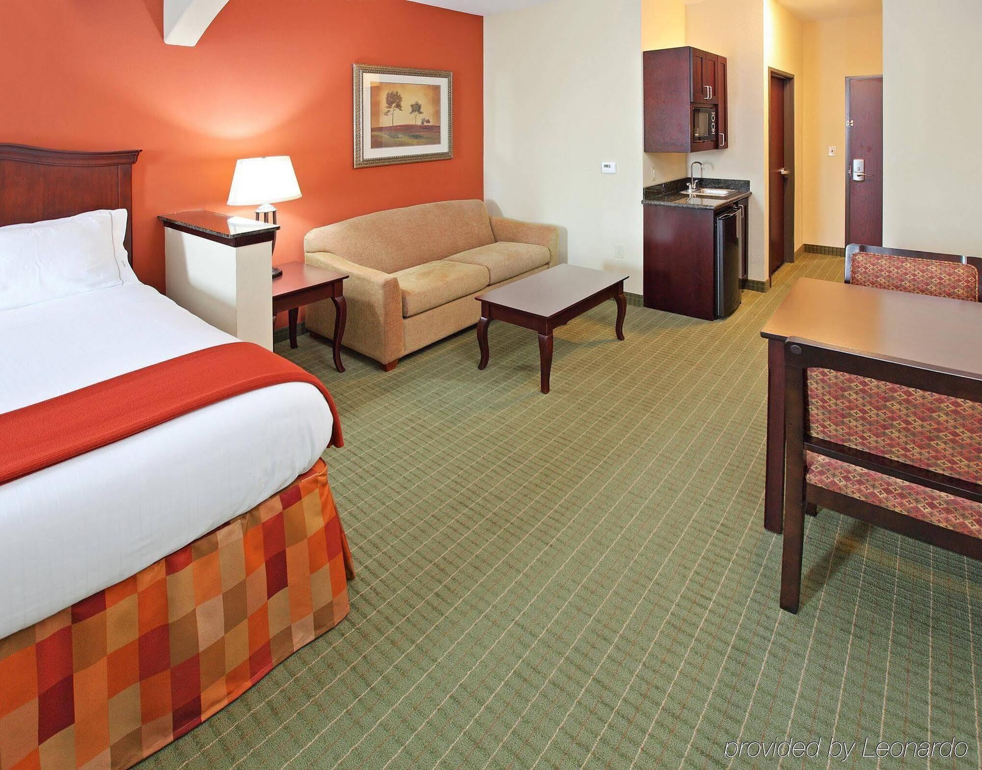 Holiday Inn Express Hotel & Suites Henderson - Traffic Star By Ihg מראה חיצוני תמונה
